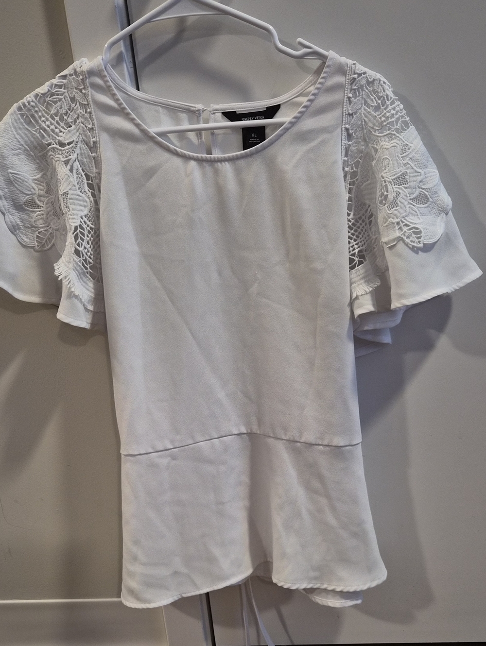 Simply Vera Vera Wang White Lace Flutter Sleeve Peplum Blouse